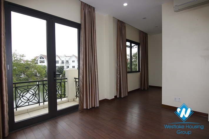 Nice villa/house in Vinhomes Reverside, Long Bien, Ha Noi for rent